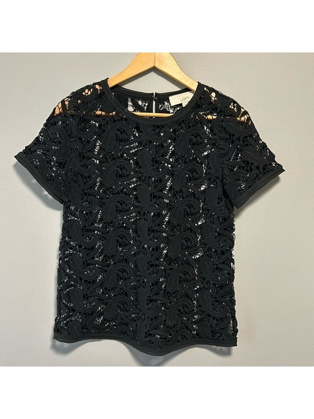 Ann Taylor Loft Black Crochet Short Sleeve Minimalist Top XS